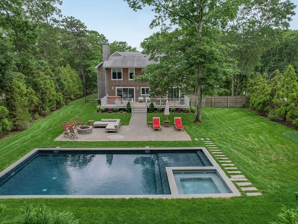 10 Pennant Ln