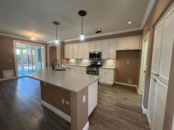 3rd image of 139 Ainger Cir