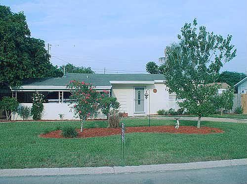 1st image of 1716 Valencia Dr E