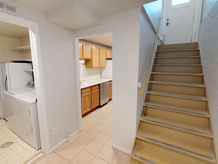 409 S 11th Ave #B — Photo 3