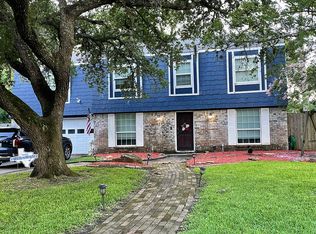 131 Cherry Tree Ln, Friendswood, TX 77546