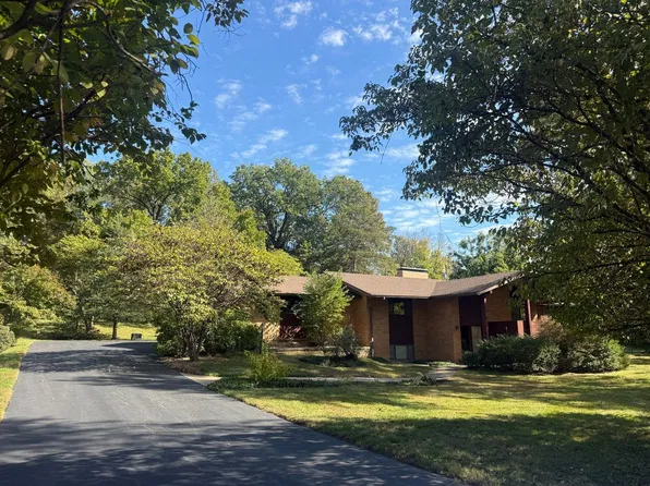950 Revere Dr, Saint Louis, MO 63141
