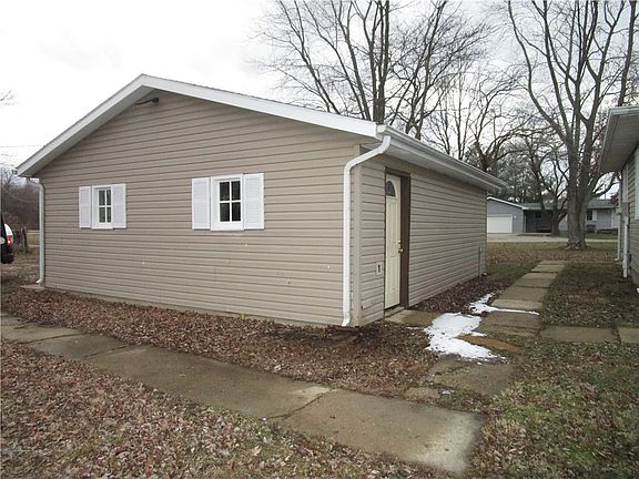 4th image of 100 Dodson St