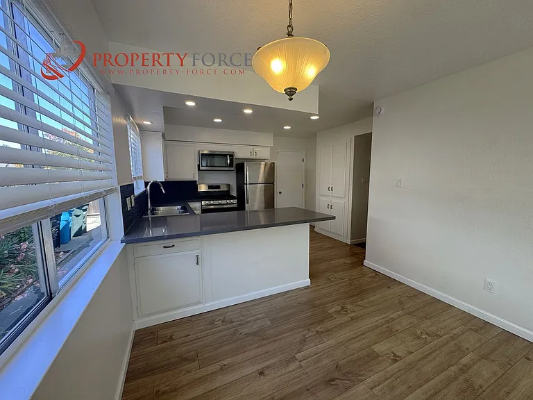 936 Constitution Dr — Photo 10