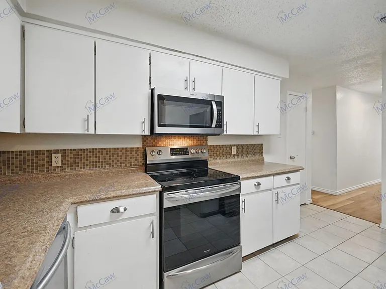 4302 Segura Ct N — Photo 7