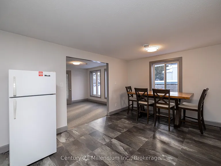 413 Queen St S #B — Photo 12
