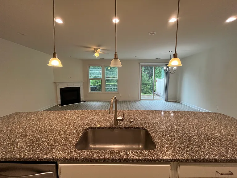 311 Alamosa Pl — Photo 3