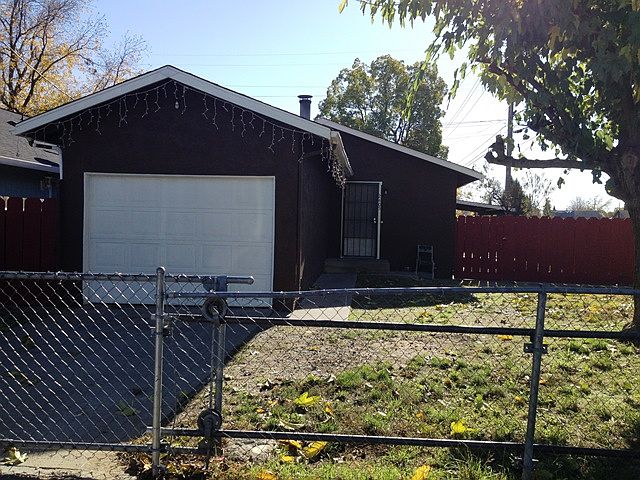 11-22-13 2405 B Street01_11252013