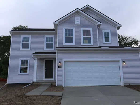 237 Sandhill Ct, White Lake, MI 48386