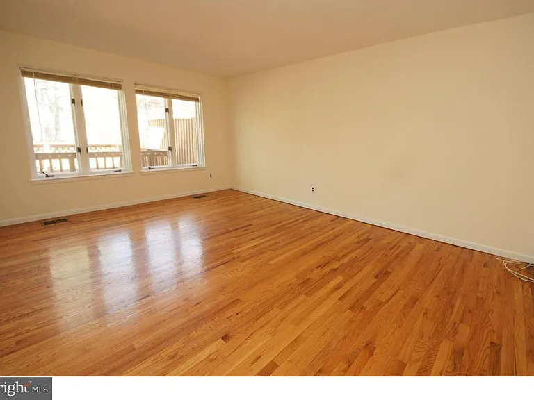 10 Sayre Dr — Photo 3