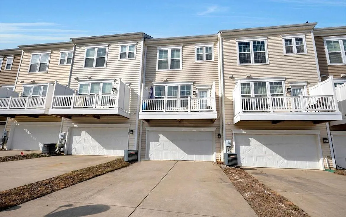 Building Photo - 206 Apricot St