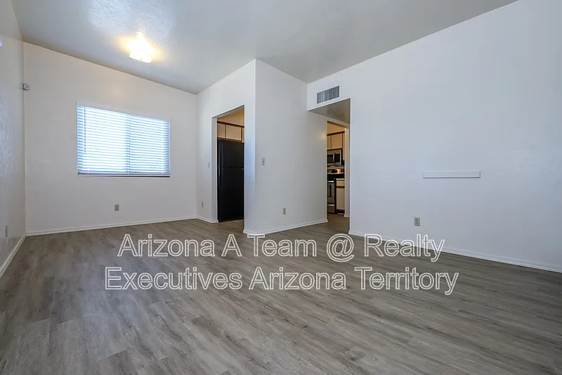 2 bed, 1.0 bath, 771 sqft, $875 — Photo 3
