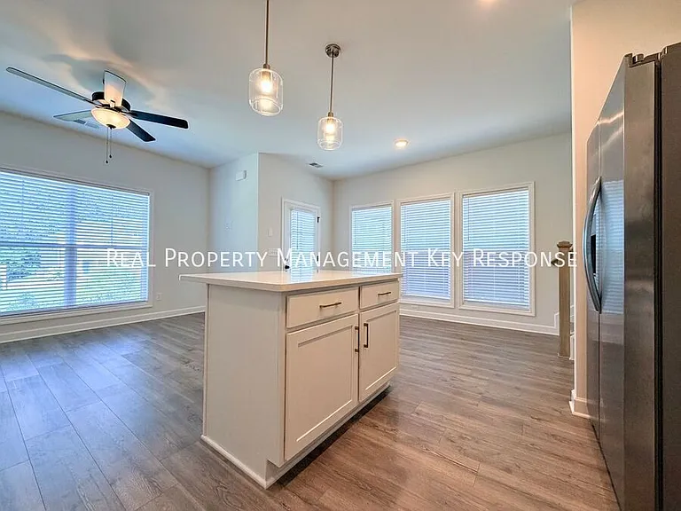245 Holywell Dr #98 — Photo 4