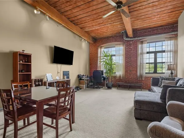 15 Higgins St APT 405, Smithfield, RI 02917