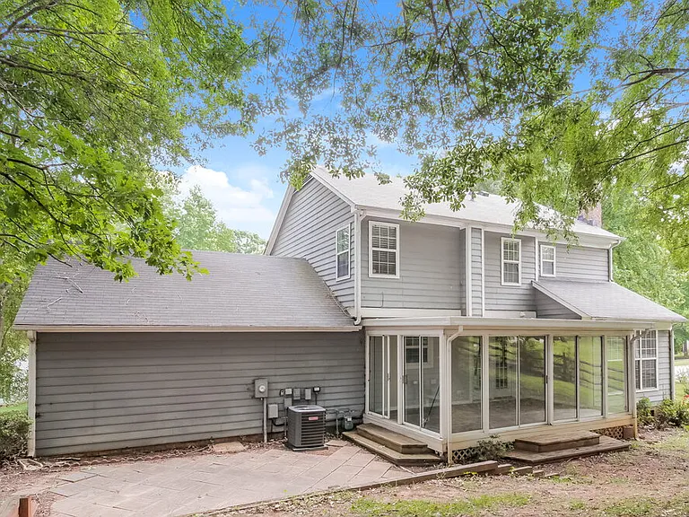 8433 Woodford Bridge Dr — Photo 17