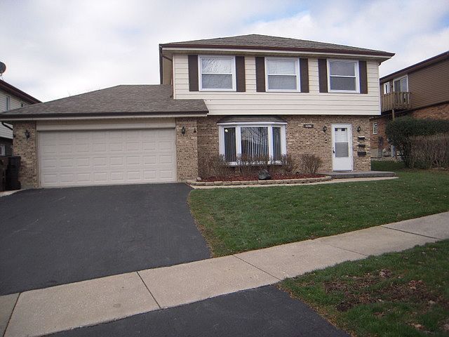 1st image of 16744 Lakewood Dr APT 1