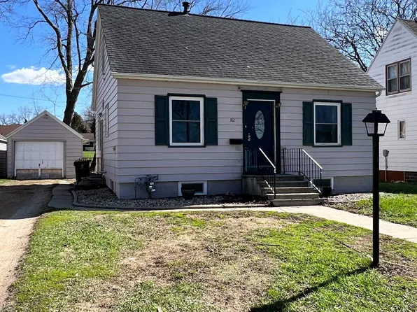 382 5th St SW, Wells, MN 56097