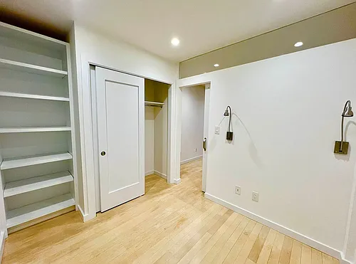 328 E 59th St #9 Photo 1