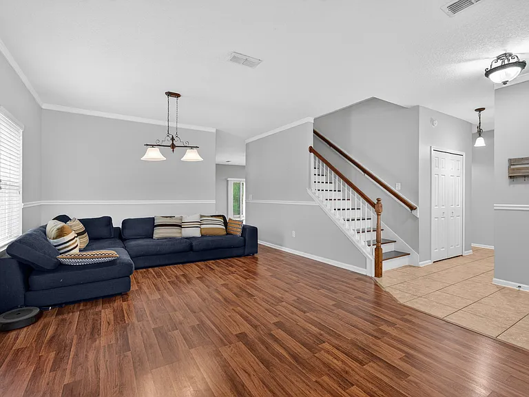 112 Kildrummy Ct — Photo 3