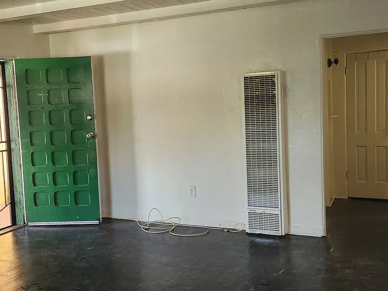 1550 N Arrowhead Ave — Photo 4