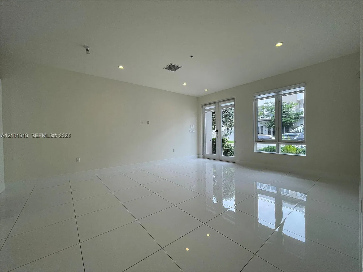 Landmark At Doral Condo N — Photo 4