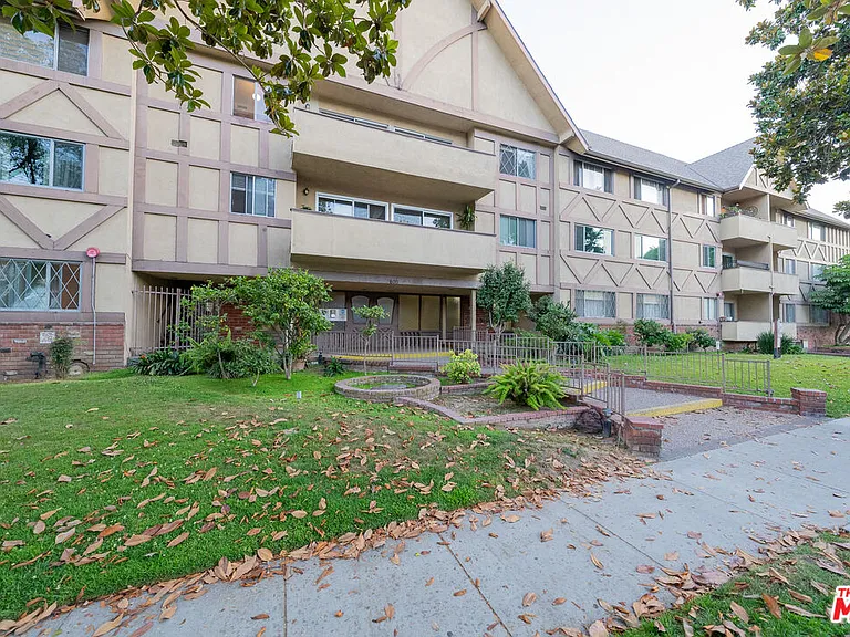 600 W Stocker St #117 — Photo 18