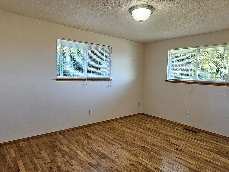 704 Lacey Ave — Photo 13