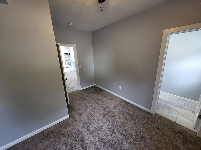 613 Pershing Ave — Photo 35