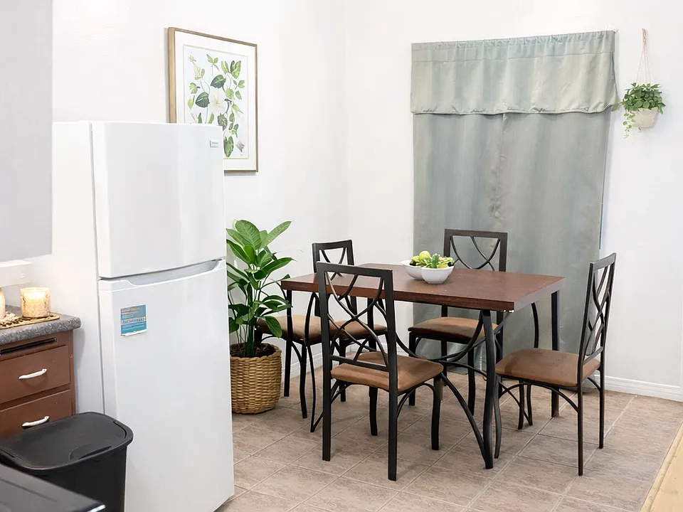 3385 Santa Fe Ave #80