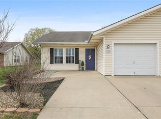 715 Meadow Ln, Peculiar, MO 64078