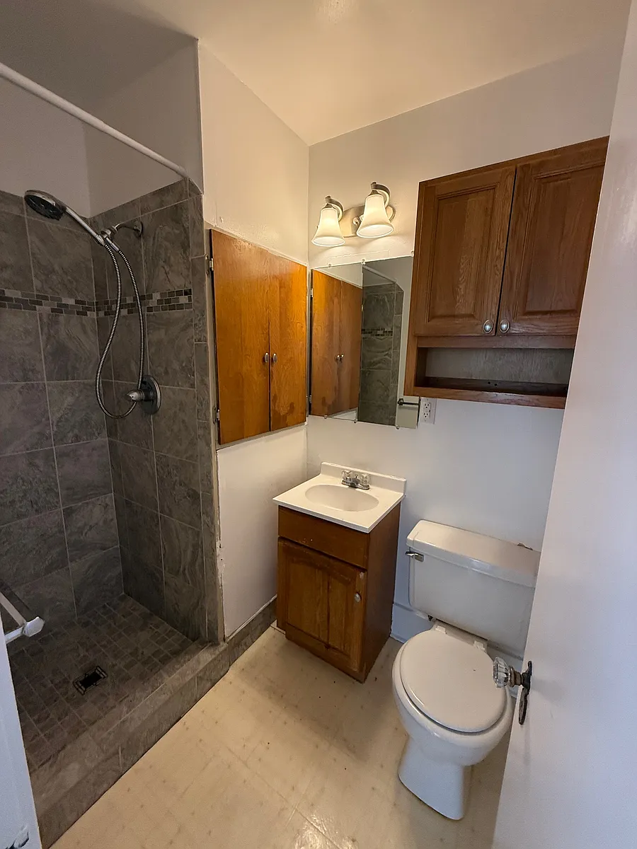 Building Photo - 921 W Kalamazoo Ave #3