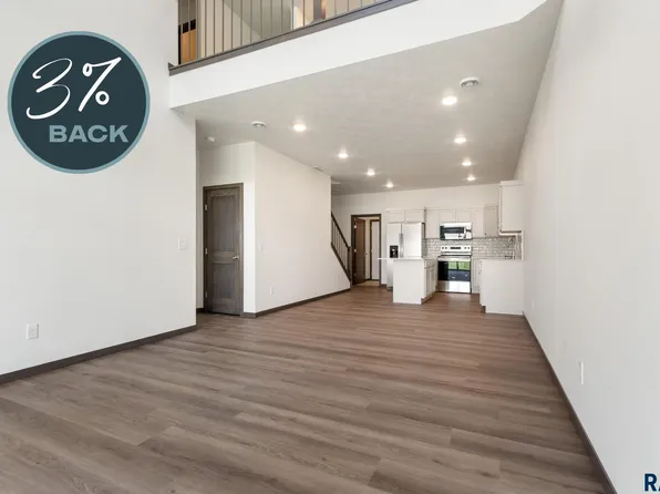 2406 E Jetty Pl, Sioux Falls, SD 57108