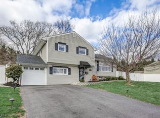 5 Robert Ct, Succasunna, NJ 07876