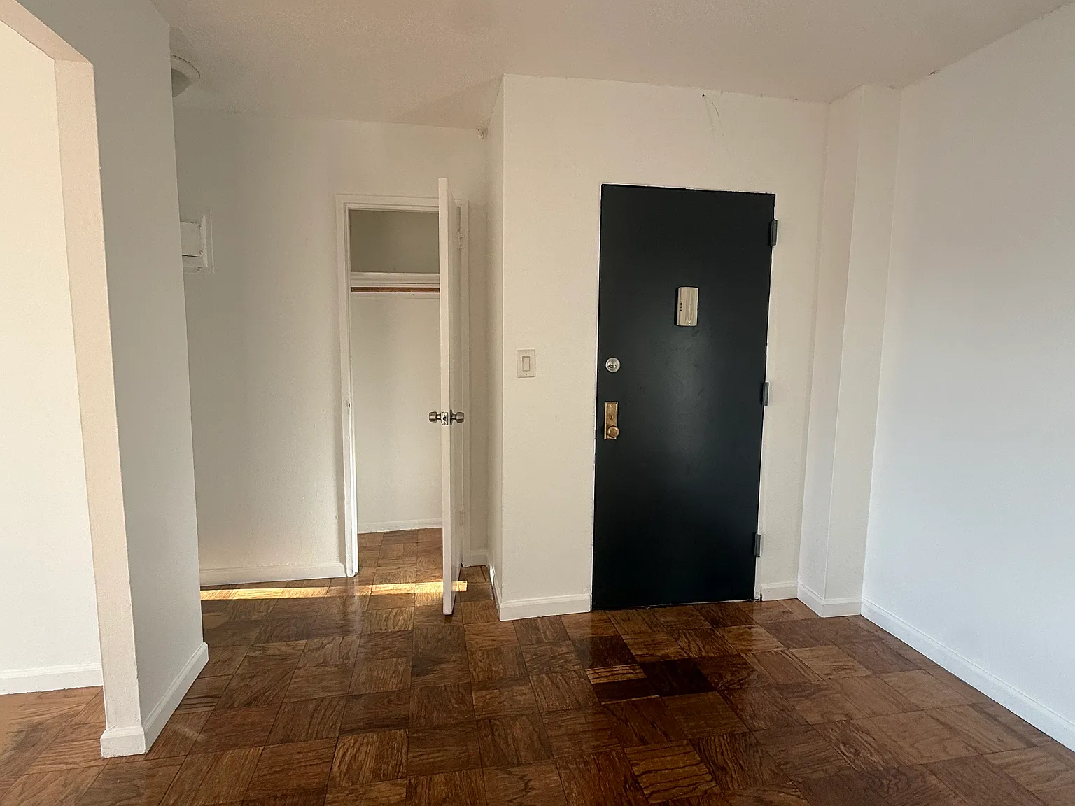 2 bed, 900 sqft, $2,600 — Photo 1