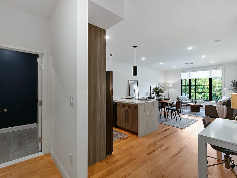 760 Broadway — Photo 19