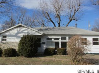 705 E Country Ln, Collinsville, IL