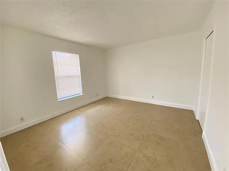 23466 SW 57th Ave #504 — Photo 7