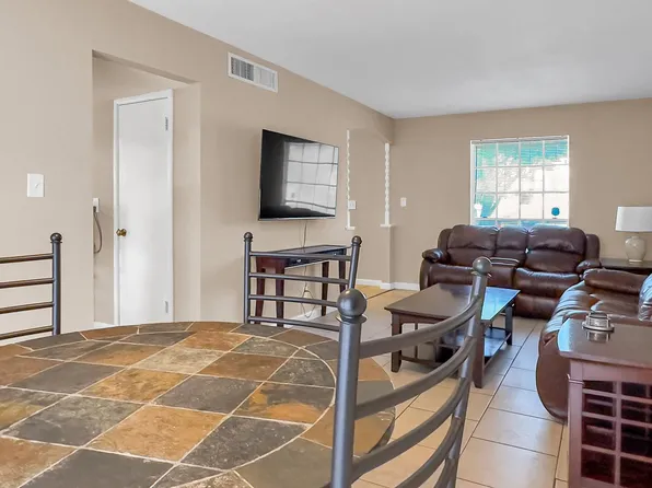 6042 Forest Shadow St, San Antonio, TX 78240