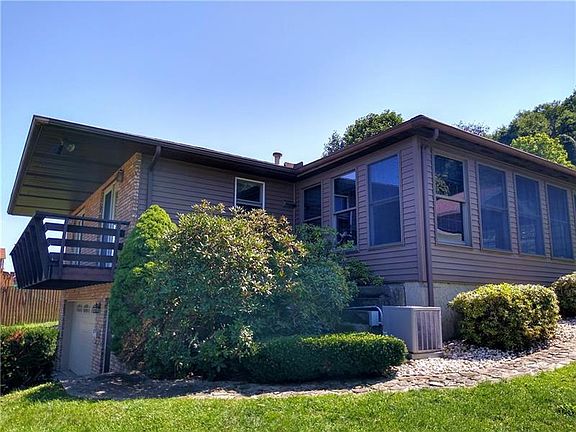 3rd image of 2315 1/2 Locust St