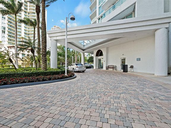 3rd image of 16400 Collins Ave APT 1644
