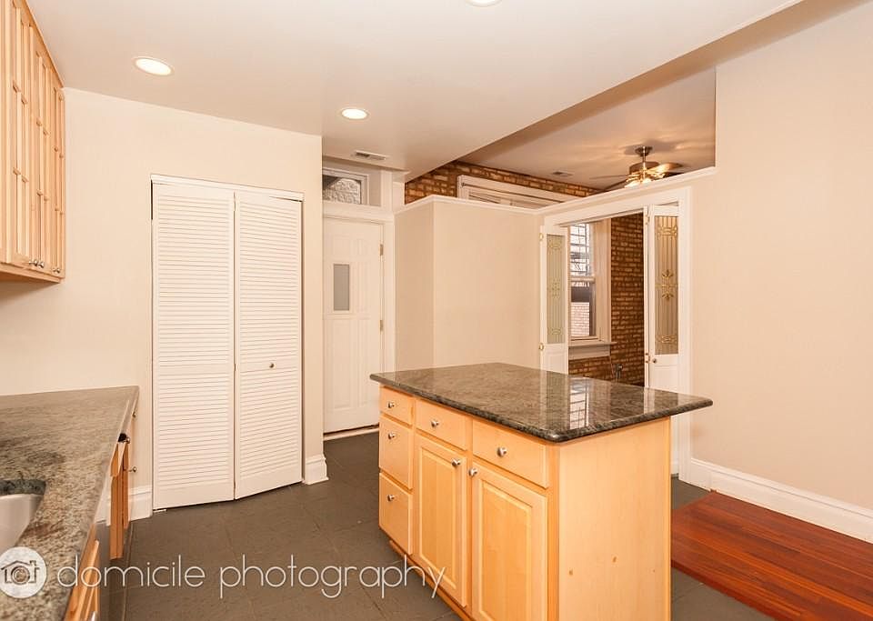 1st image of 543 W Oakdale Ave #2NDS
