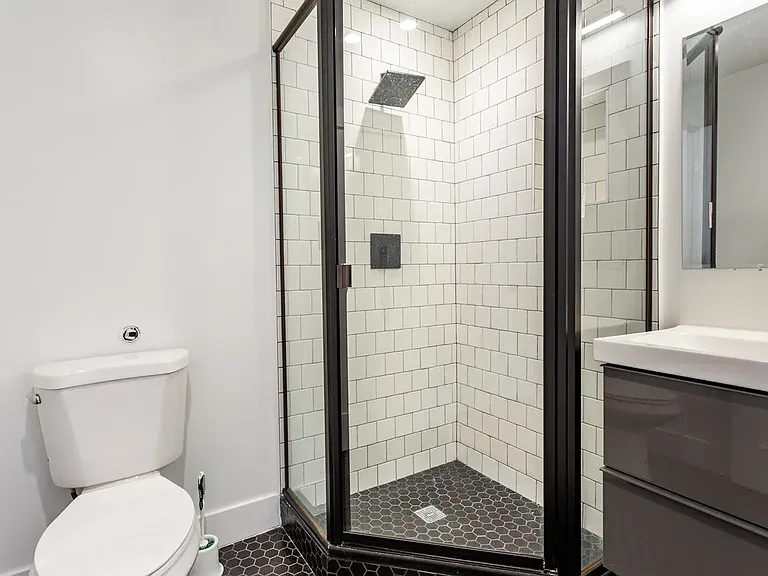 1327 W 24th St #3 — Photo 9