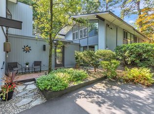 423 Williams St, Longmeadow, MA 01106