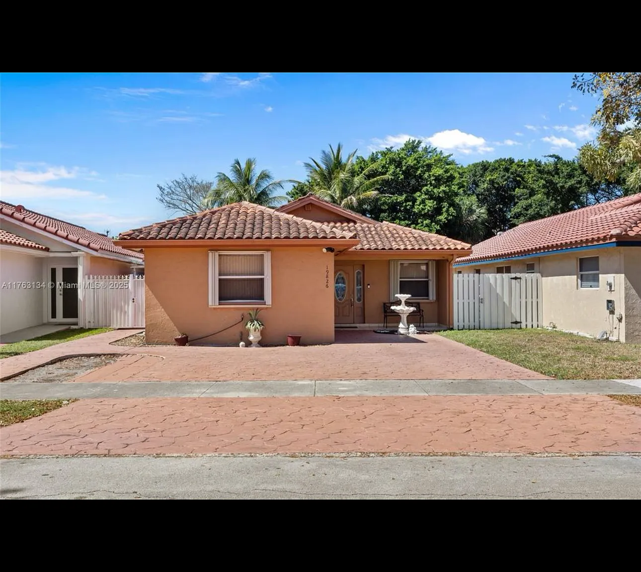 2 bed, 1.5 bath, 3300 sqft, $3,500 — Photo 2