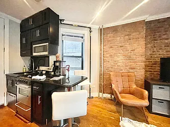 Rented by Century 21 Premier 