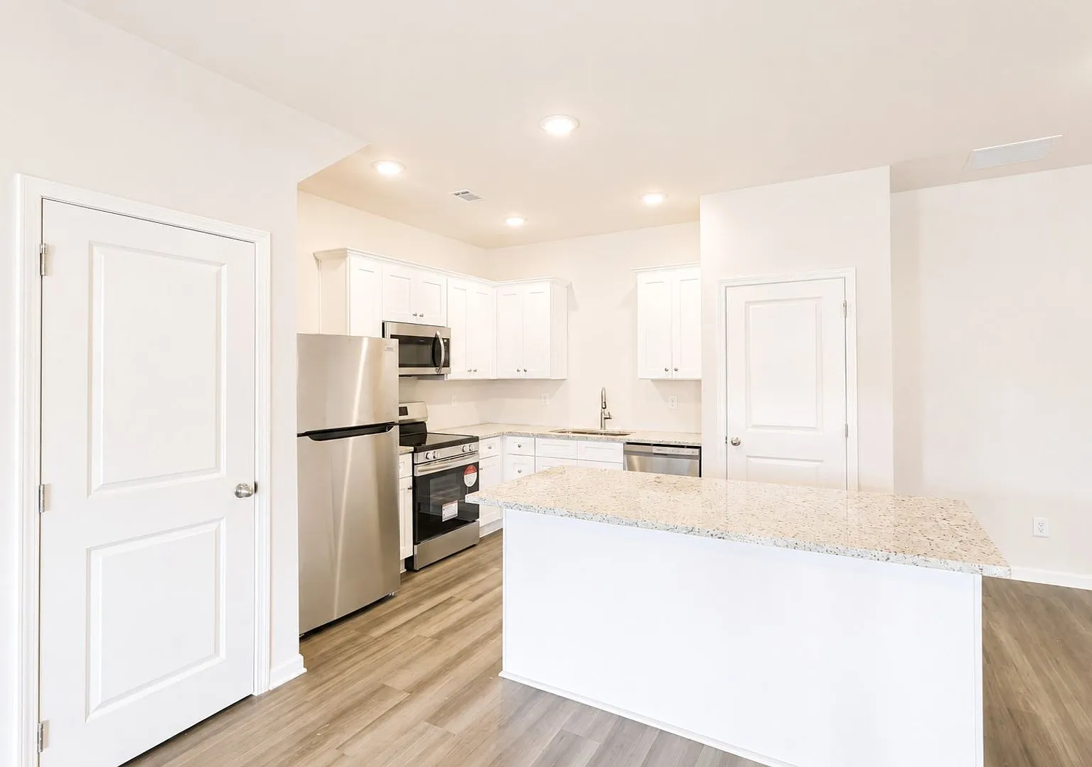 New Construction Townhomes | Modern Living in Oakwood — Photo 4