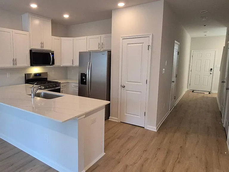 18 Reagan Dr — Photo 6