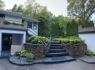 5 Old Orchard Rd, Bloomfield, CT 06002