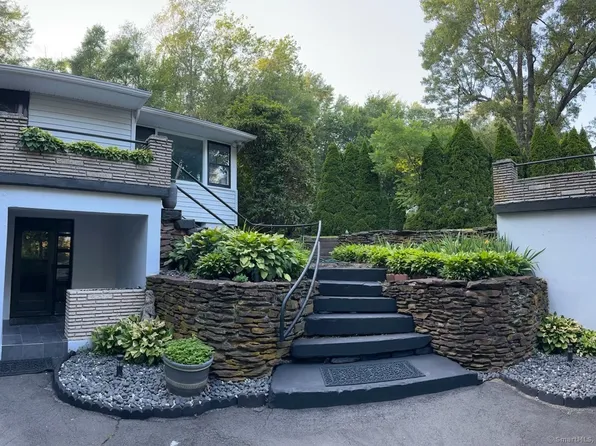 5 Old Orchard Road, Bloomfield, CT 06002