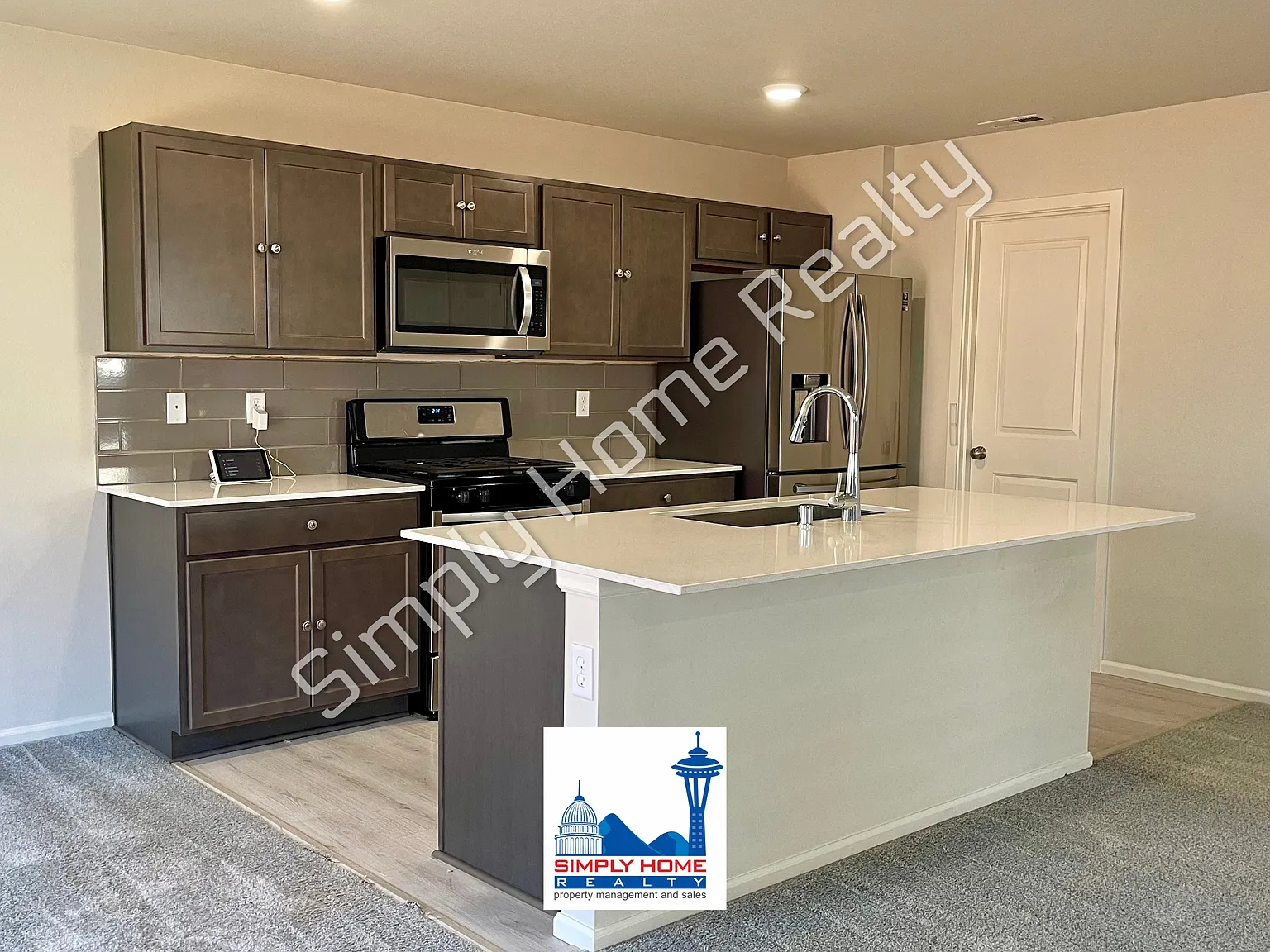 4 bed, 3.0 bath, 2500 sqft, $3,200 — Photo 4